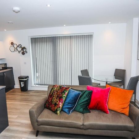 Lovely 2 Bed Apartment With Parking London Exterior photo