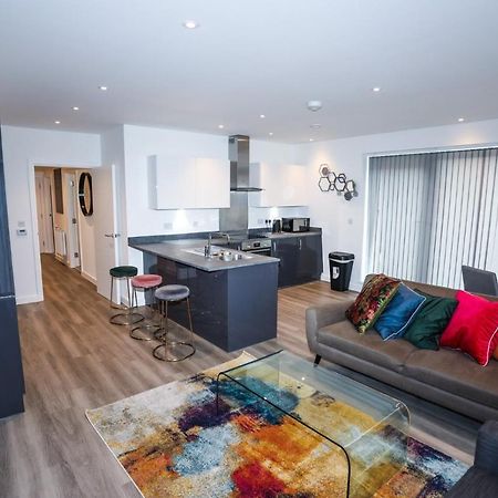 Lovely 2 Bed Apartment With Parking London Exterior photo