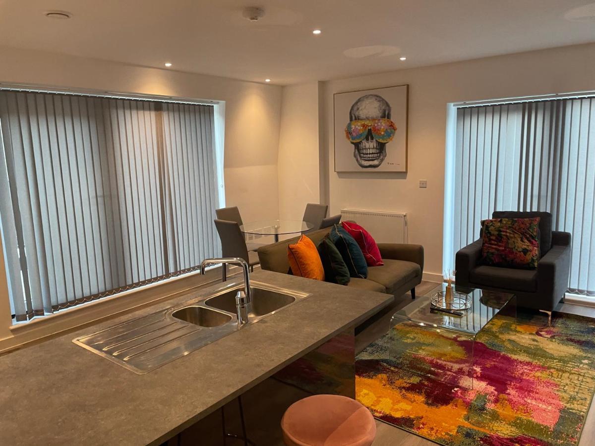 Lovely 2 Bed Apartment With Parking London Exterior photo