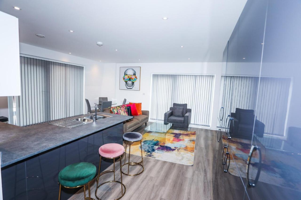 Lovely 2 Bed Apartment With Parking London Exterior photo