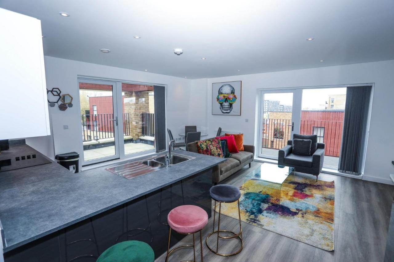 Lovely 2 Bed Apartment With Parking London Exterior photo