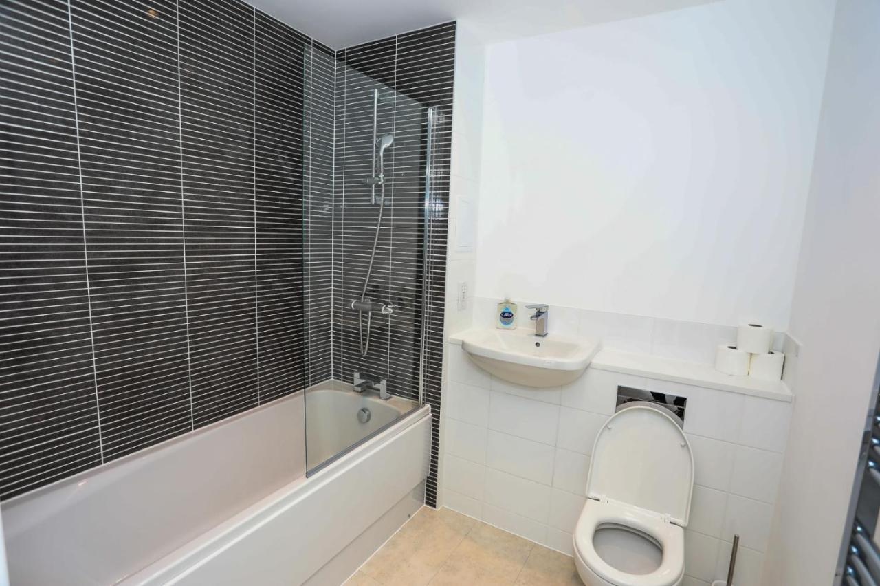 Lovely 2 Bed Apartment With Parking London Exterior photo