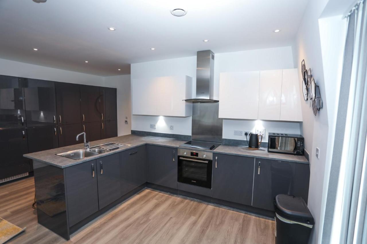 Lovely 2 Bed Apartment With Parking London Exterior photo