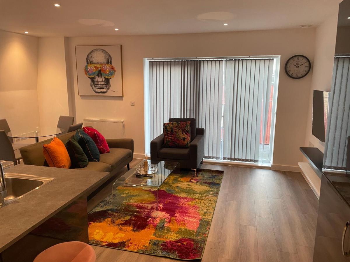 Lovely 2 Bed Apartment With Parking London Exterior photo