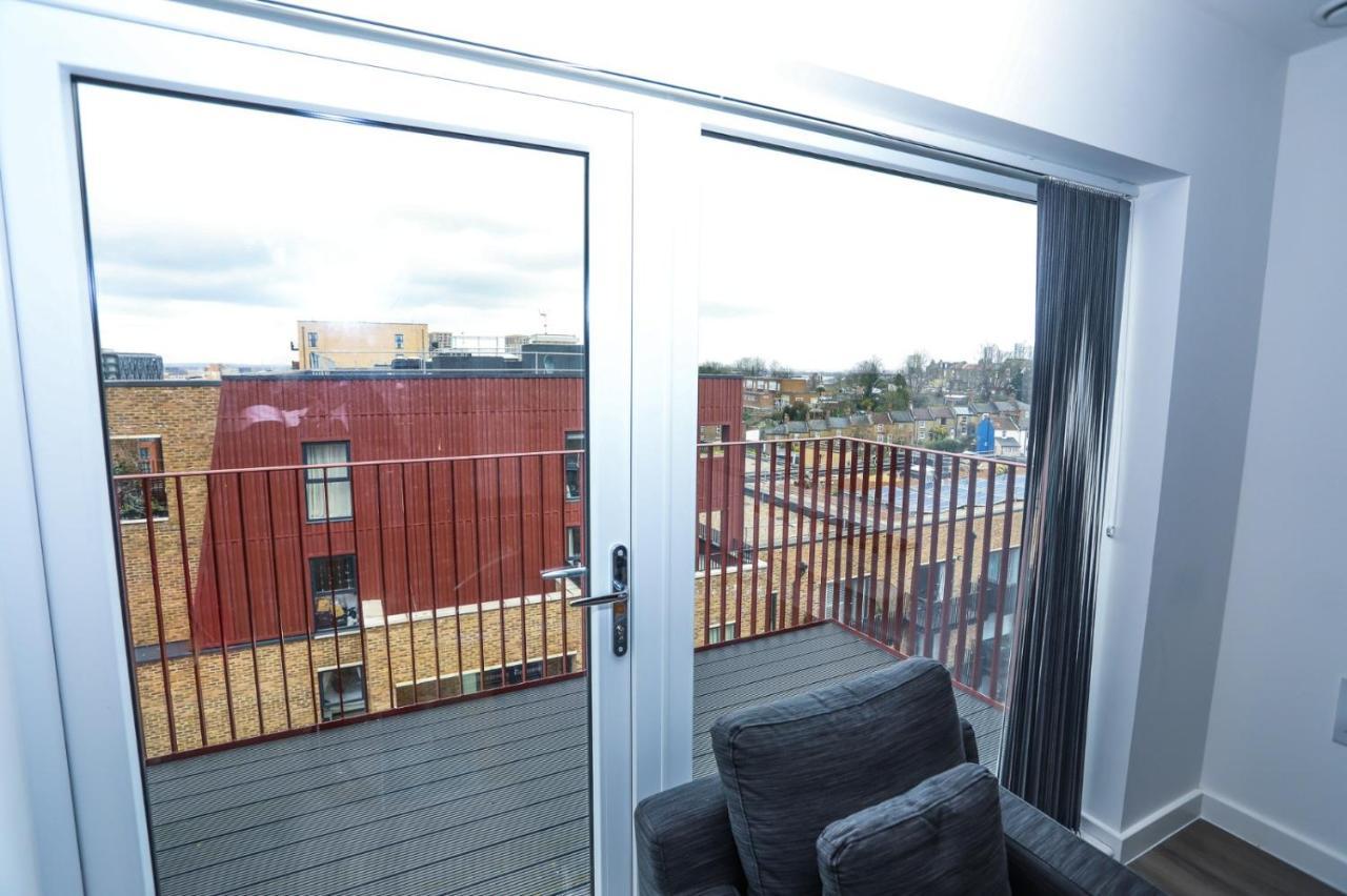 Lovely 2 Bed Apartment With Parking London Exterior photo