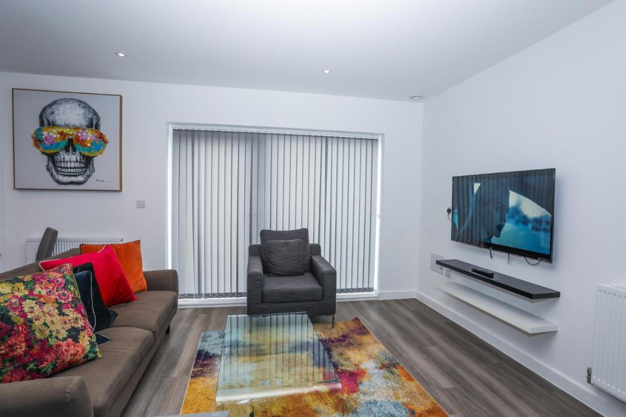 Lovely 2 Bed Apartment With Parking London Exterior photo